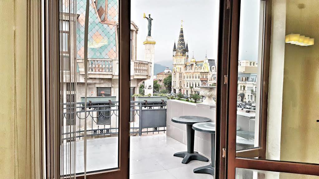 Cozy Studio On Europe Square Batumi Eksteriør billede